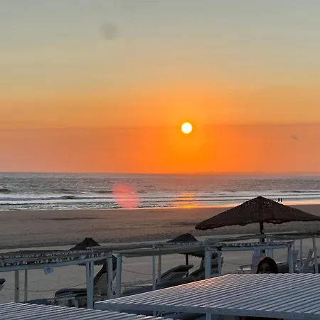 Caparica Surfhouse Homestay *